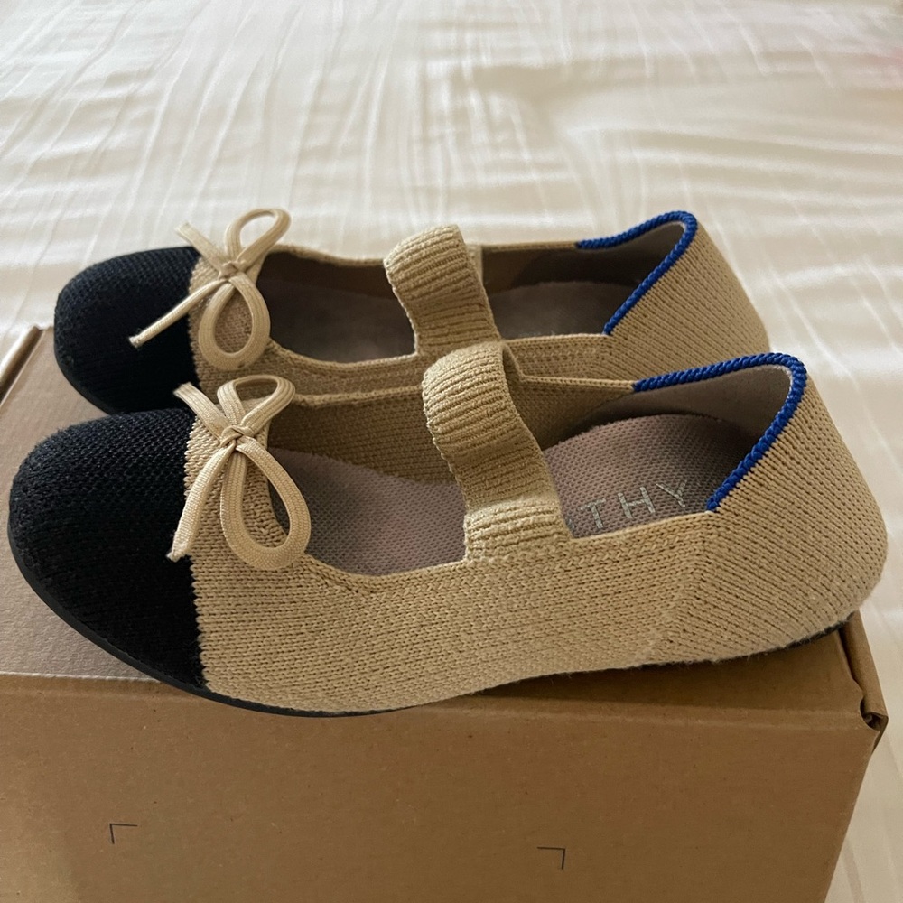 Rothy's Kids Bow Mary Jane Cream black Captoe - washable gently used